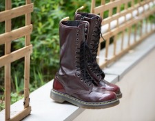 Dr Martens 14 Eye Boots