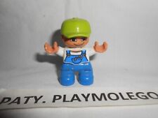 PERSONNAGE GARCON EN BLEU ET CASQUETTE  VERTE (DE LA REF. 10525) - Lego Duplo