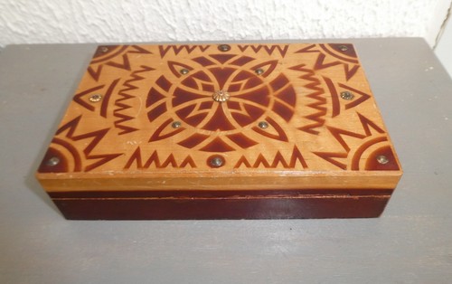 Ancienne boite bois cloutee - boite, en