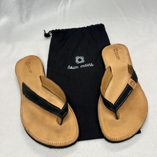 Deux Mains Women’s size 8 black leather thong sandals/flats EUC, With Bag