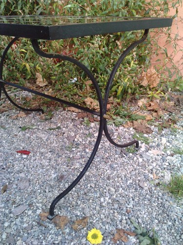 Petite table basse - table,