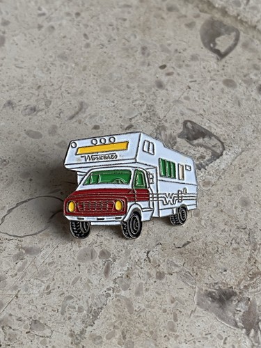 Pin winnebago camping car - pin’s,
