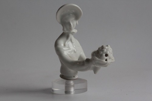 Demi figurine porcelaine femme - figurine,