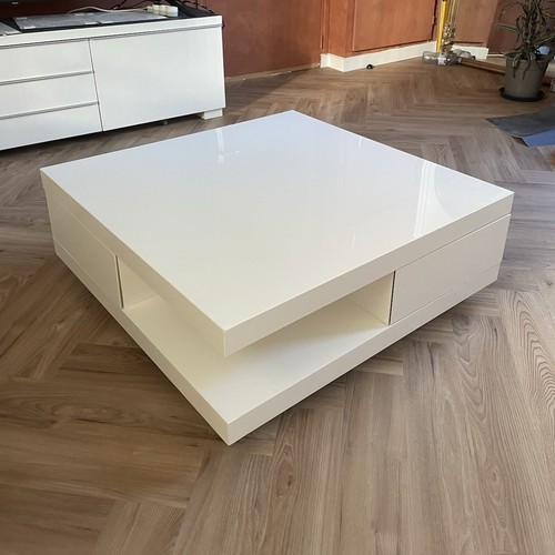 Table basse carrée blanche