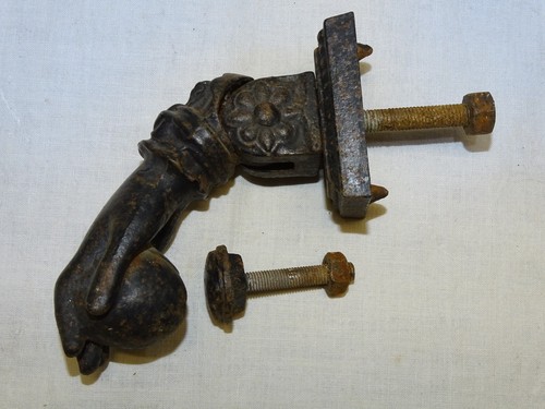 Joli ancien heurtoir porte - de,