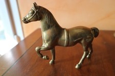 beau cheval en laiton