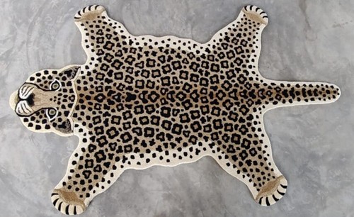 Tapis léopard forme de - léopard,