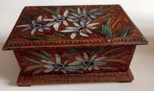 ANCIENNE BOITE EN BOIS SCULPTE