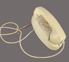 Ancien téléphone mural à