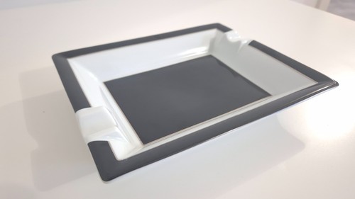 Dupont porcelain ashtray - s.t,