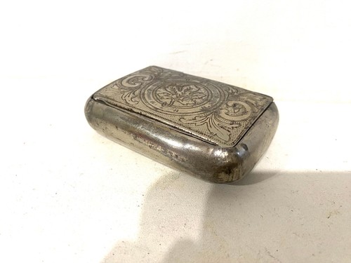 Ancien poudrier boîte à - ?,
