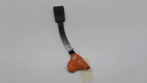 Attache ceinture avant droit