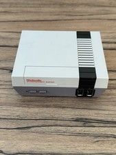 CONSOLE NINTENDO NES CLASSIC MINI vendue seule , fonctionnelle .