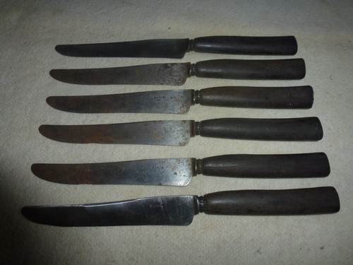 Six anciens couteaux - de, table