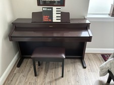 Roland Piano  KR-757