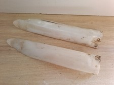 UNE PAIRE DE CACHE PROTECTION