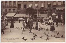 CPA -69- LYON - Place des Terreaux - Les Pigeons.