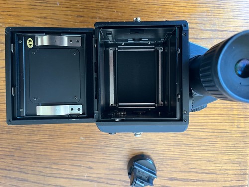 Mamiya 645e body for pieces - 645e,