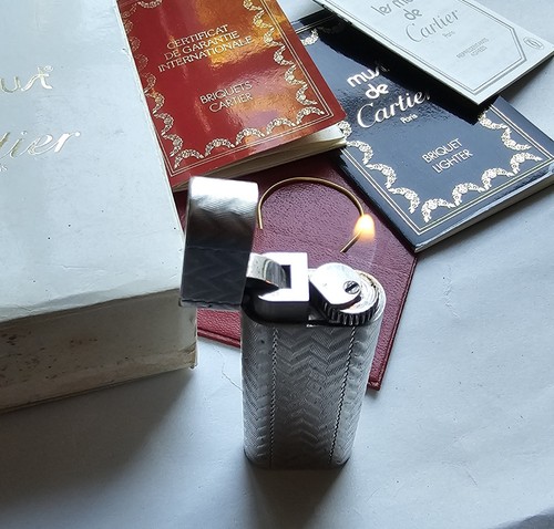 Briquet must cartier - de,