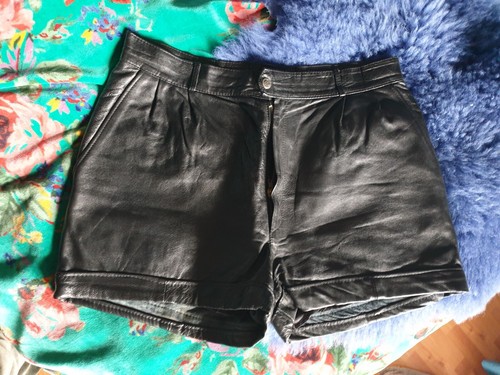 Short cuir - short, en