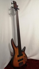 Guitare basse électrique