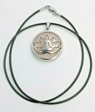 PENDENTIF FLEUR DE LOTUS ET MÉDITATION - PIERRE QUARTZ ROSE AVEC OU SANS COLLIER
