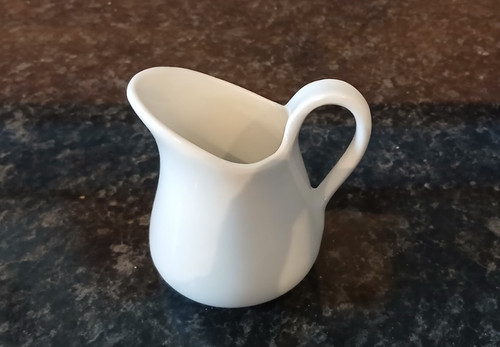 Petit crémier pot - lait, en