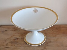 White and gold porcelain display cup - Bosquin à Caen