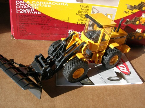 Engin chargeuse volvo - 1/50,