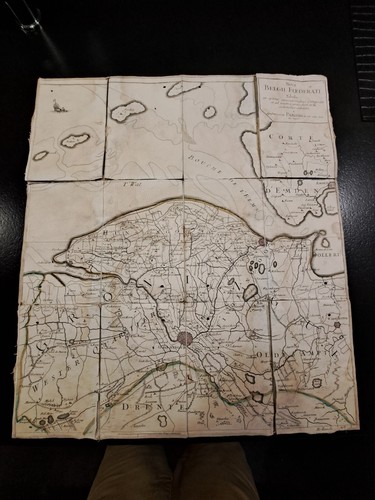 Carte ancienne entoilée par