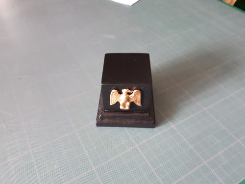 Socle bois noir - en, satiné