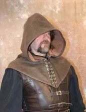Capuche médiévale en cuir