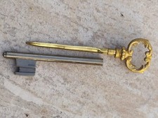 COUPE PAPIER Clef en BRONZE  OUVRE LETTRE signé Chantilly 