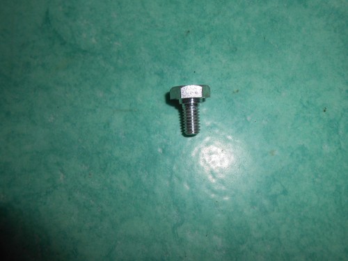 Vis épaulée fixation moteur