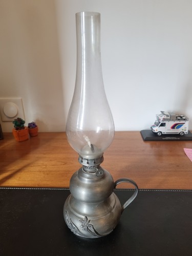 Lampe pétrole ancienne - ancienne, en