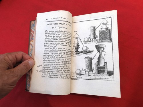 Distillation parfum nouvelle - ,