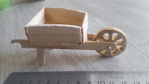 Brouette bois miniature 12x5x5 - brouette,