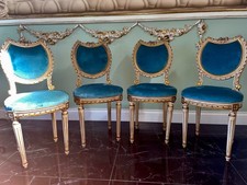 Quatre chaises anciennes