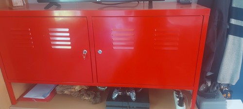 Petit meuble en metal - petit,