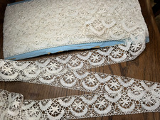 DENTELLE ANCIENNE - Entre deux