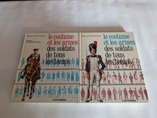 le costume et les armes des