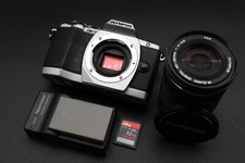Olympus OM-D E-M10 Silver w/ 40-150mm Lens *4480 Shutter Count*