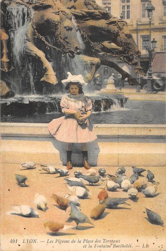 Cpa lyon les - les, pigeons