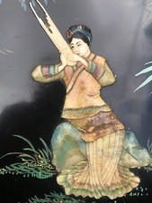 Table basse en bois laqué