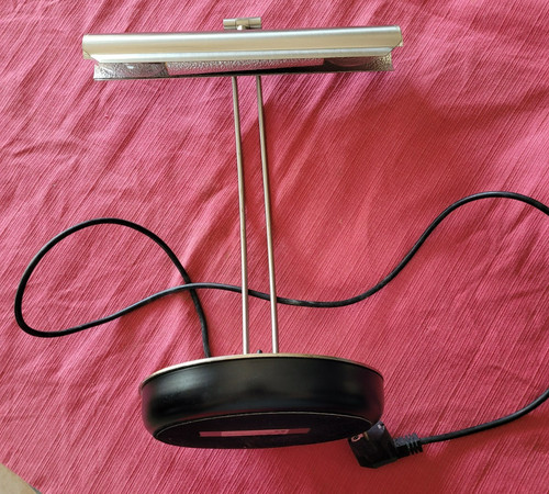 Vintage lampe poser de - lampe, a