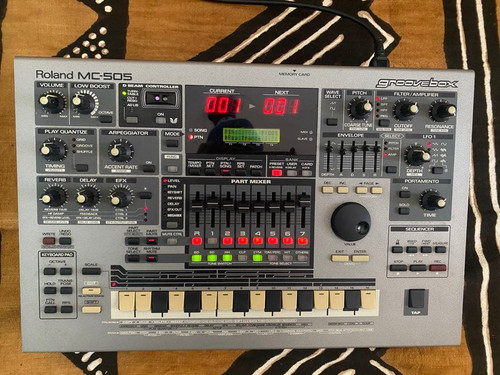 Roland 505 groovebox synth - roland,