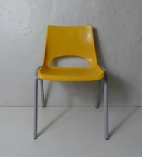 chaise enfant plastique jaune