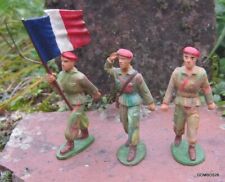 3 STARLUX FIGURES TYPE 2 PARATROOPERS / SOLDIERS PARADING