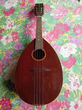 MANDOLINE ANCIENNE DANS SON