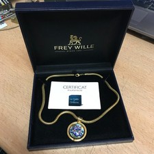 Collier et médaillon M Frey